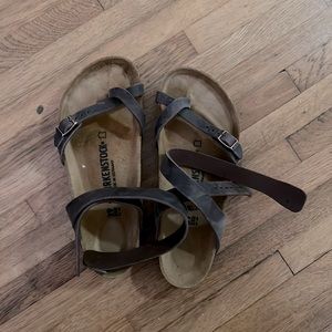 New Birkenstock Yara Habana Brown Leather Sandals. Brand new with box